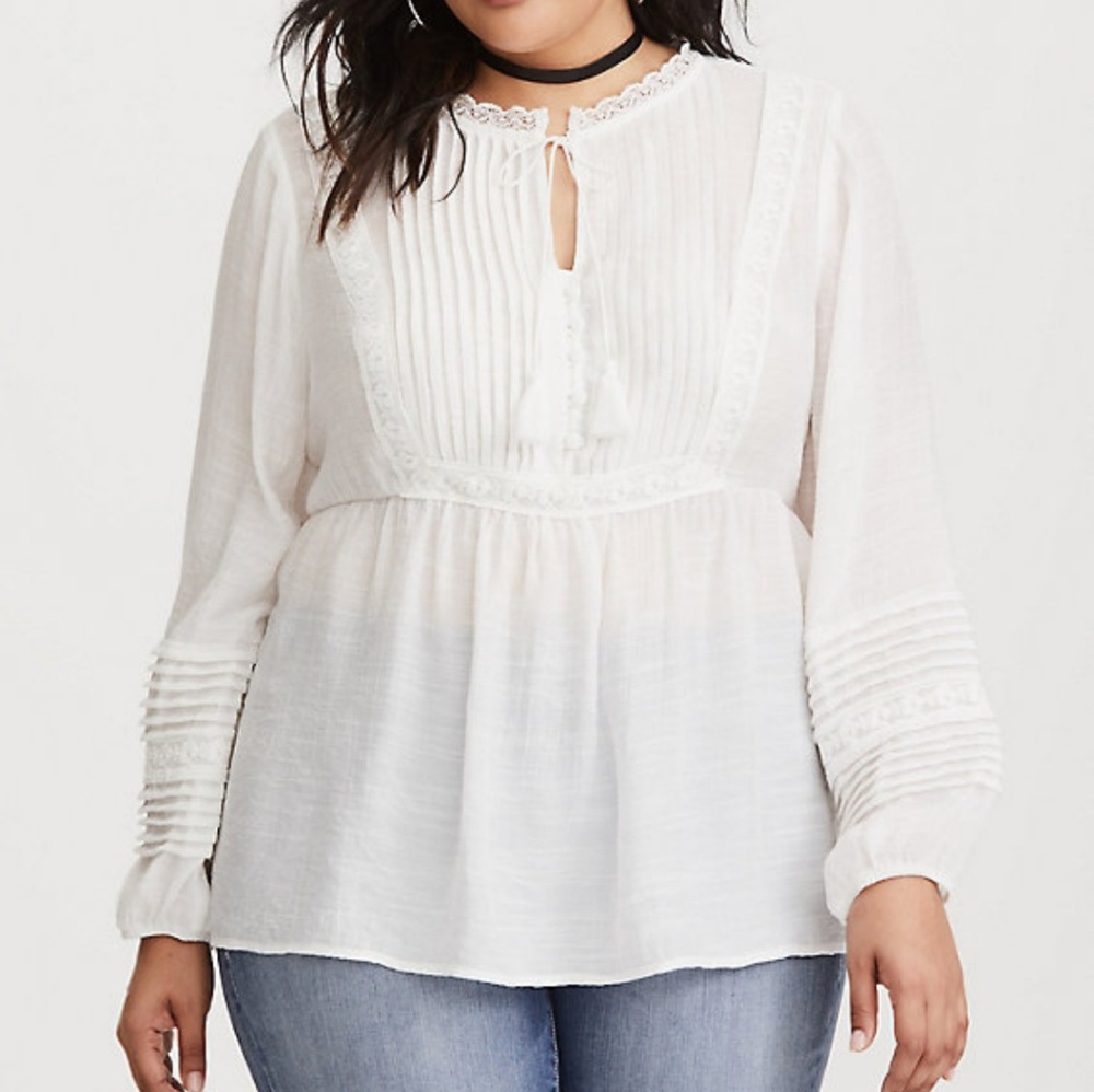 BNWT Torrid crochet gauze peasant blouse